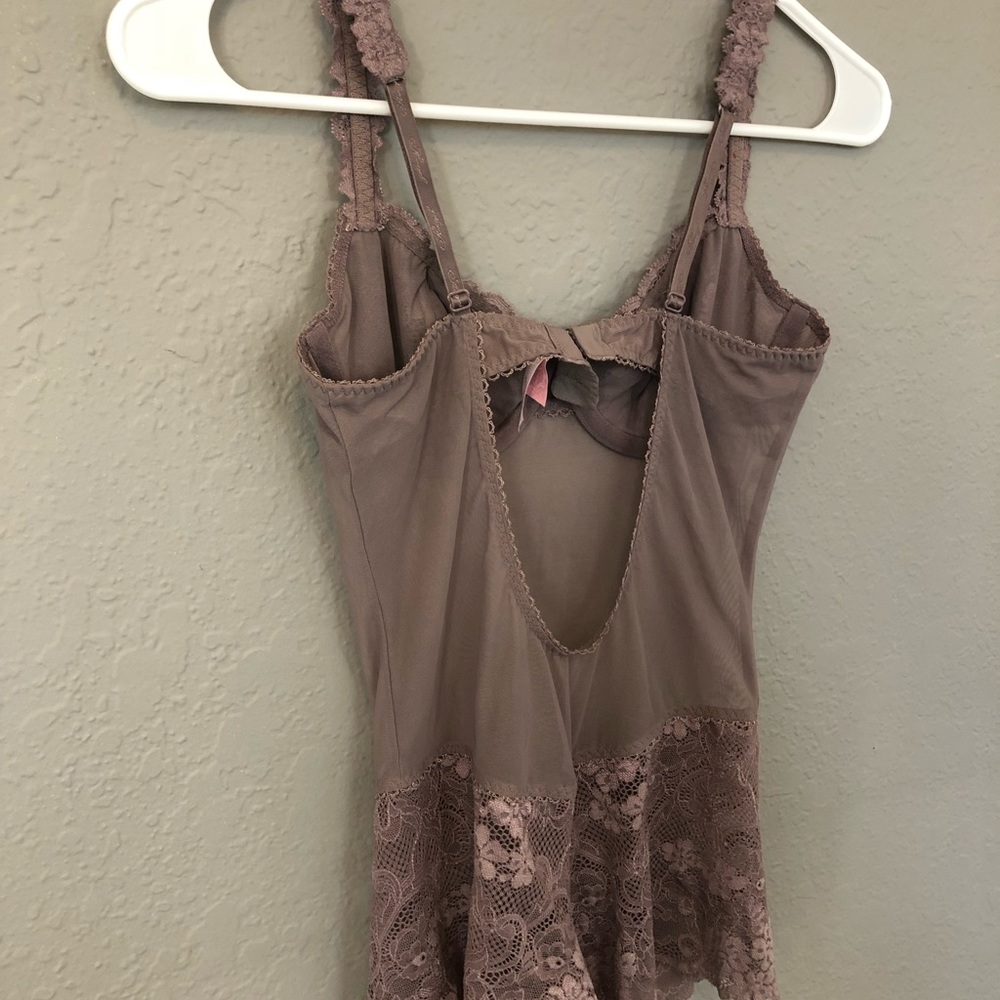 Lingerie - Picture 3 of 4